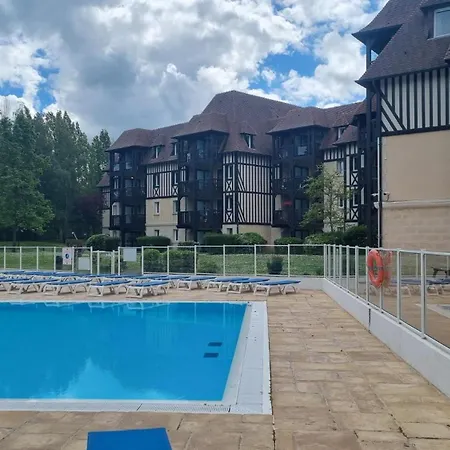 2 Pieces Avec Piscine Chauffee Lägenhet *