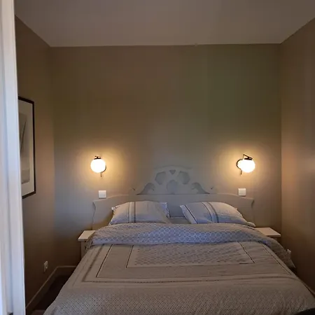 2 Pieces Avec Piscine Chauffee *